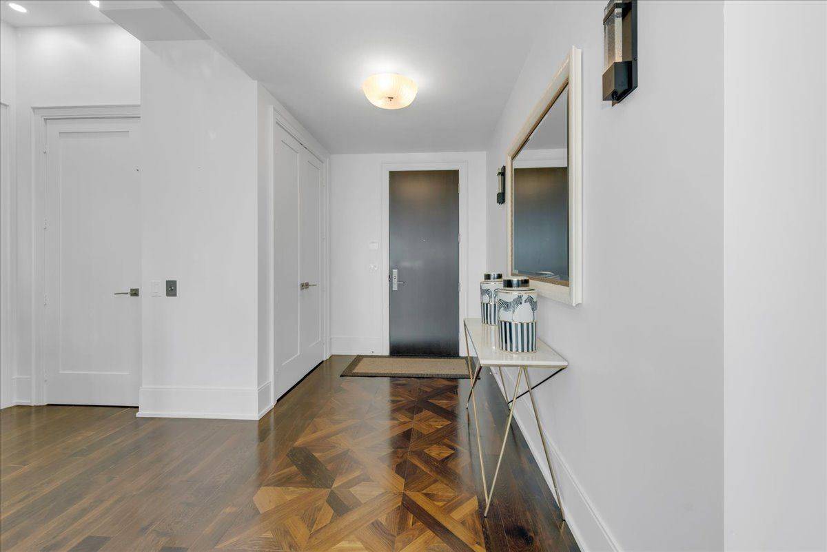 Toronto C10, ON M4P 1R2,70 Roehampton AVE #PH15