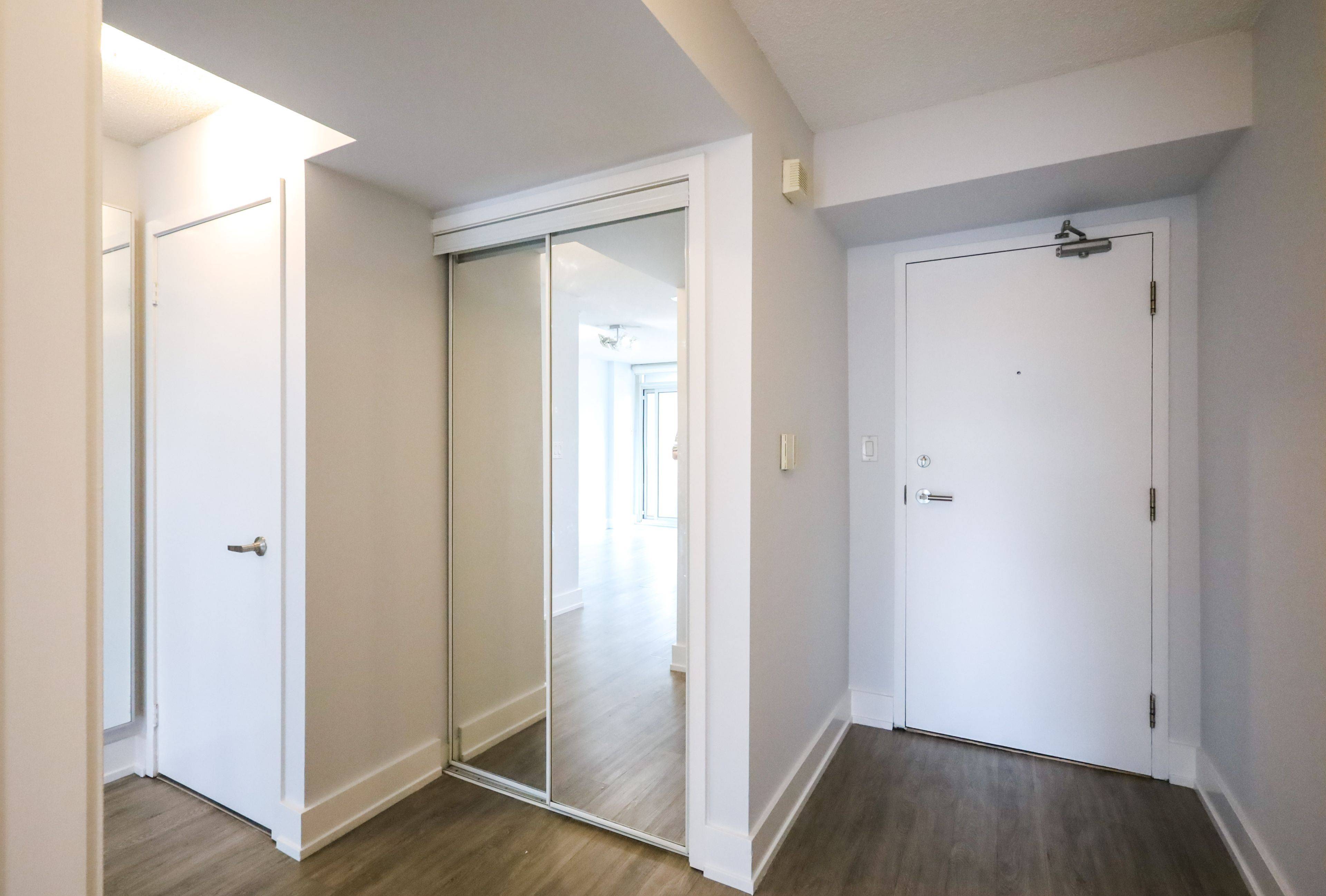 Toronto C01, ON M5V 3Z1,25 Telegram Mews #316