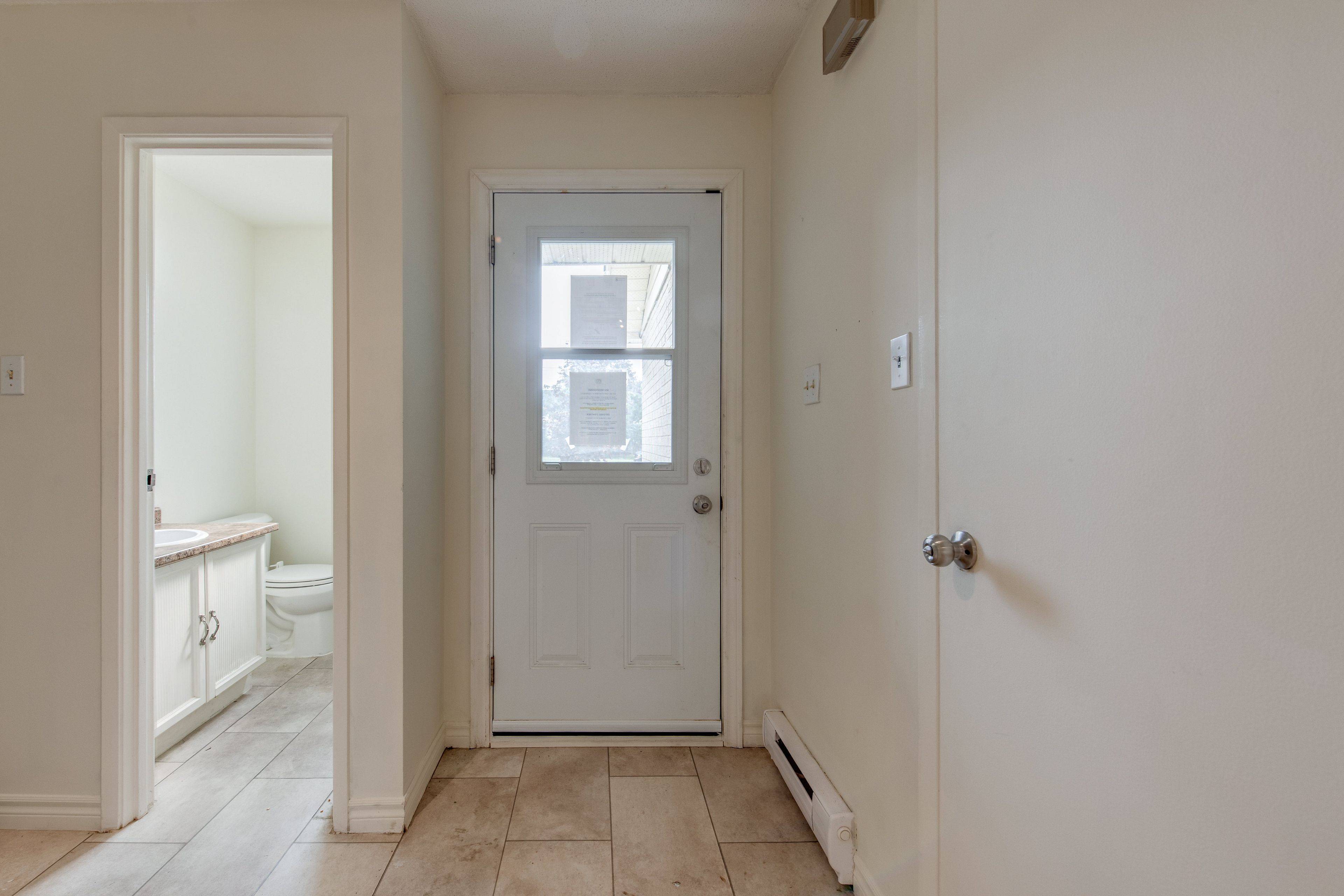 Oshawa, ON L1K 1S2,700 Harmony RD N #15