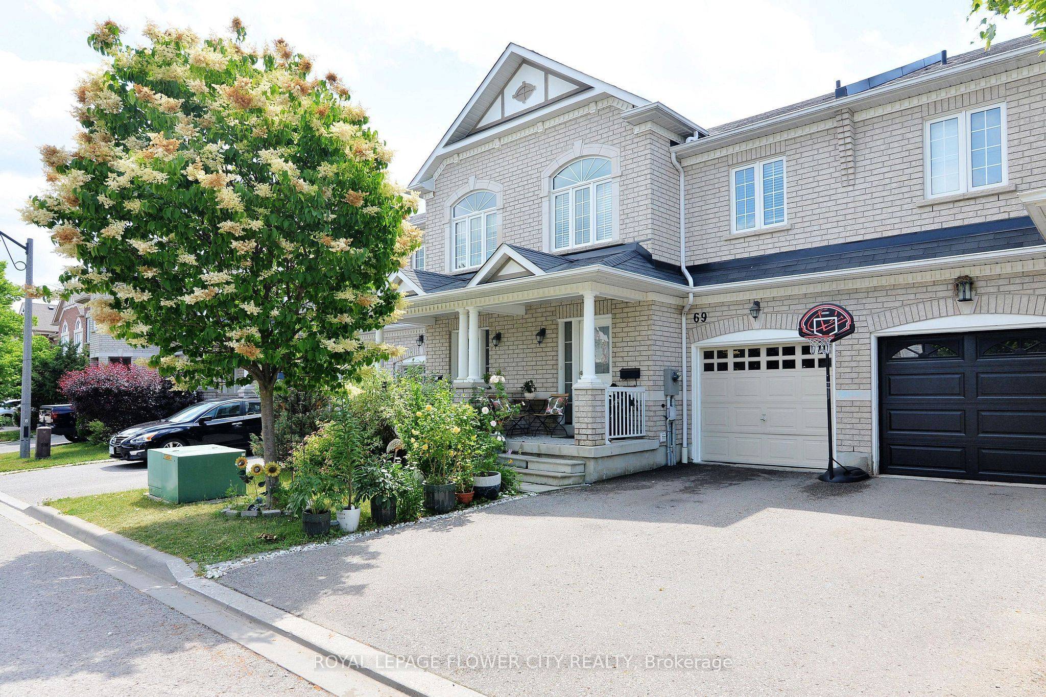 69 Keywood ST, Ajax, ON L1Z 2E4