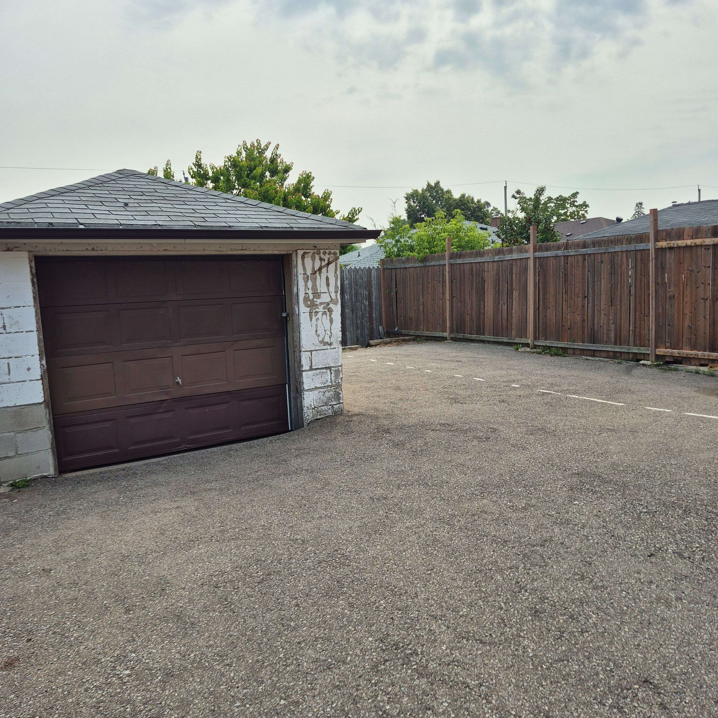 Toronto E04, ON M1K 1P8,559A Birchmount RD