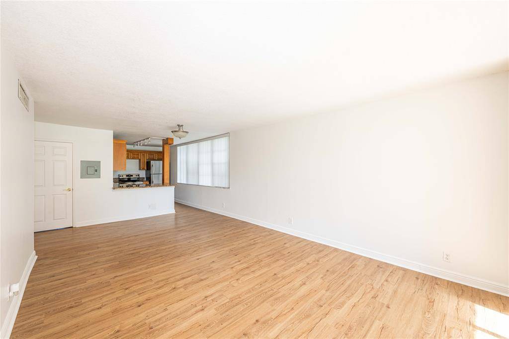 Davie, FL 33324,9471 Evergreen Pl #201
