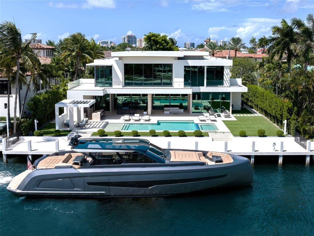 2560 Del Lago Dr, Fort Lauderdale, FL 33316