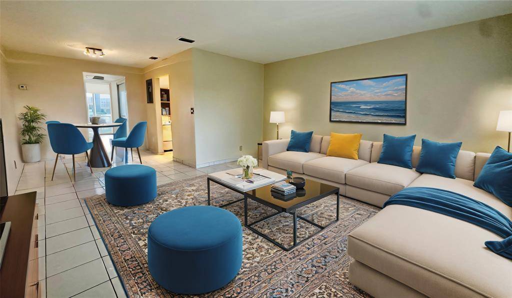 1100 Crystal Lake Dr #210, Deerfield Beach, FL 33064