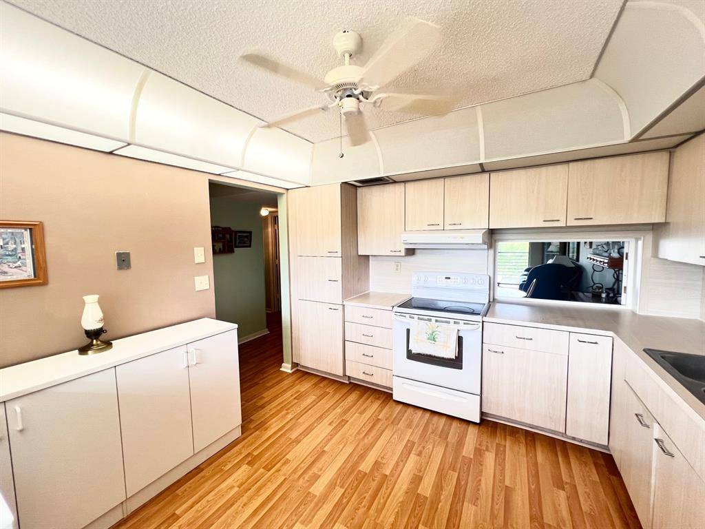 Tamarac, FL 33319,4930 E Sabal Palm Blvd #409