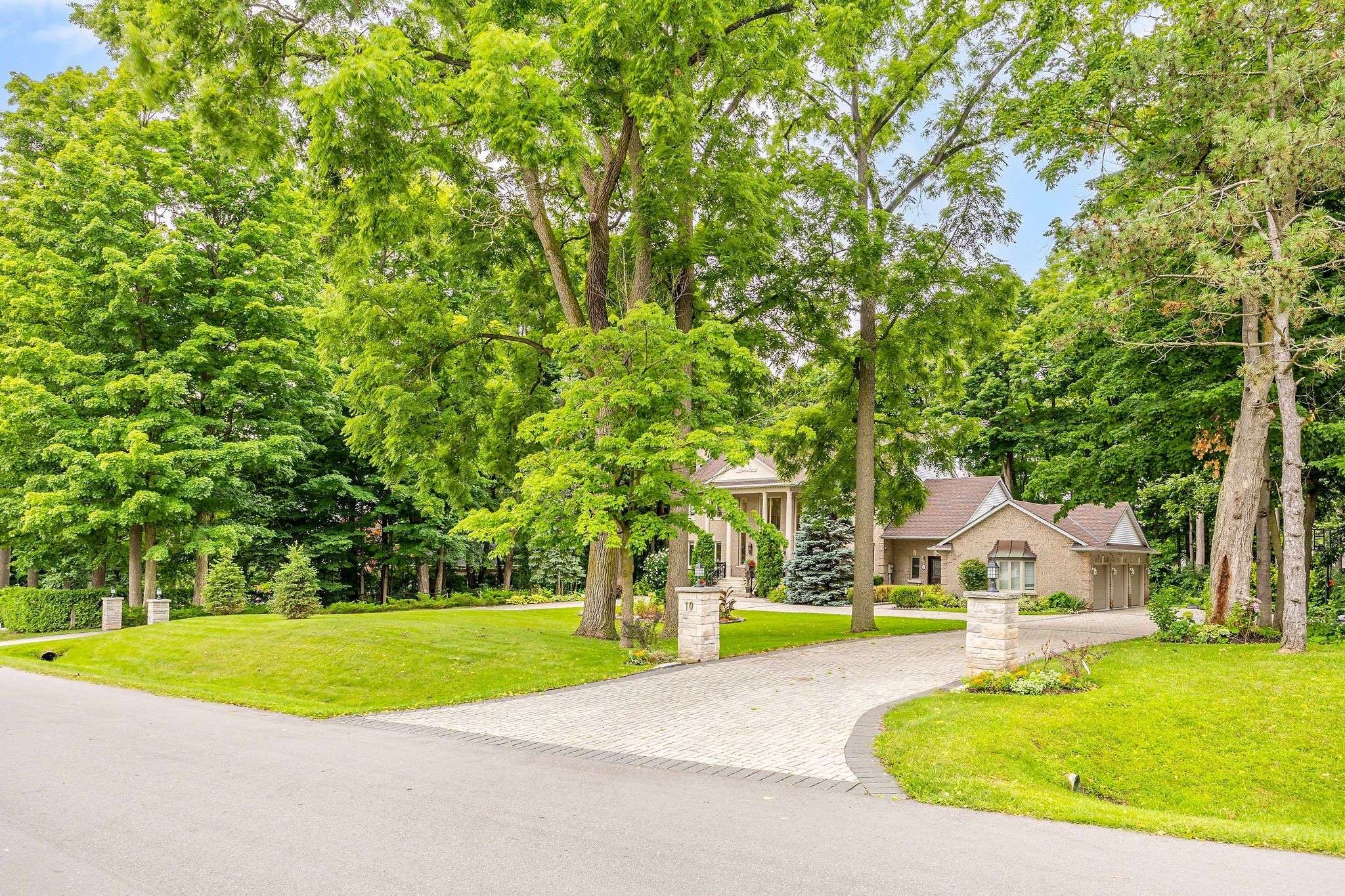 Markham, ON L6C 1A3,10 Walnut Glen PL
