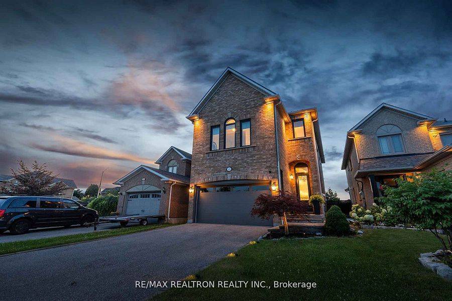 121 Broomlands DR, Vaughan, ON L6A 2K3