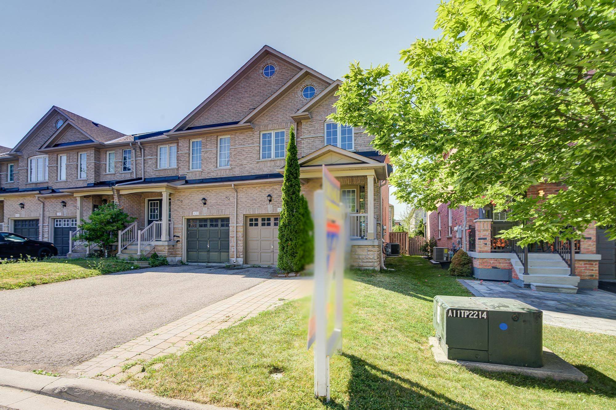 Aurora, ON L4G 0B9,35 Martell Gate