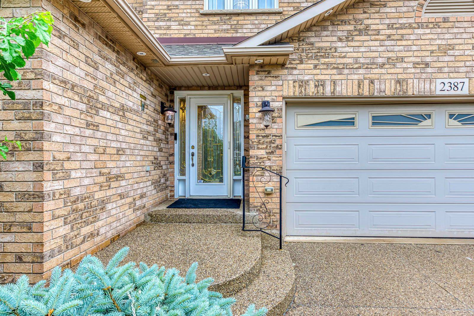 Burlington, ON L7L 6N8,2387 Heslop ST