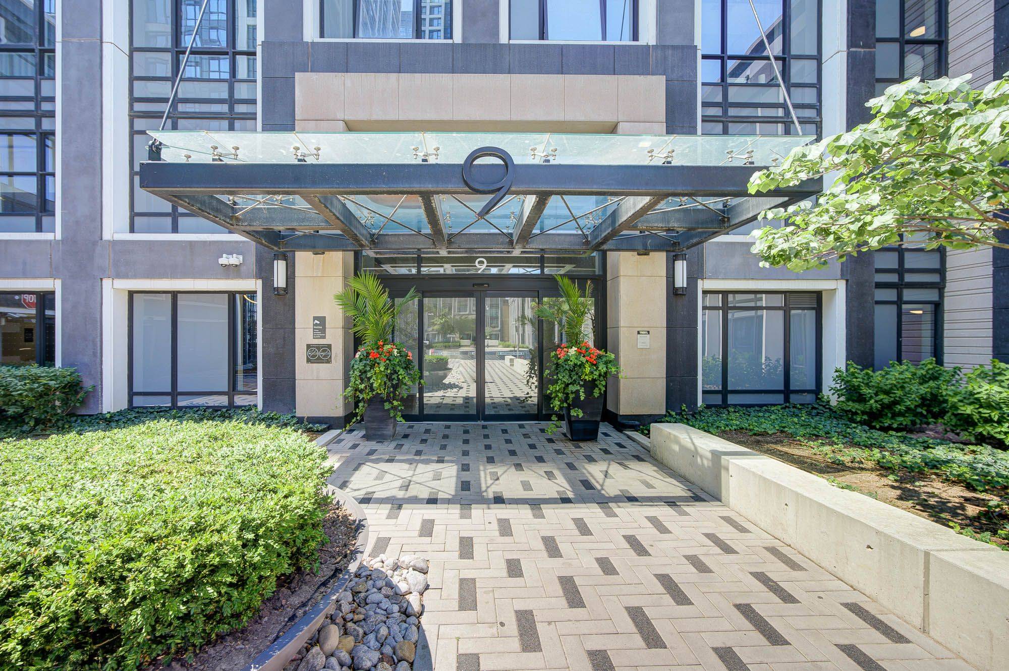 9 Mabelle AVE #1526, Toronto W08, ON M9A 0E1