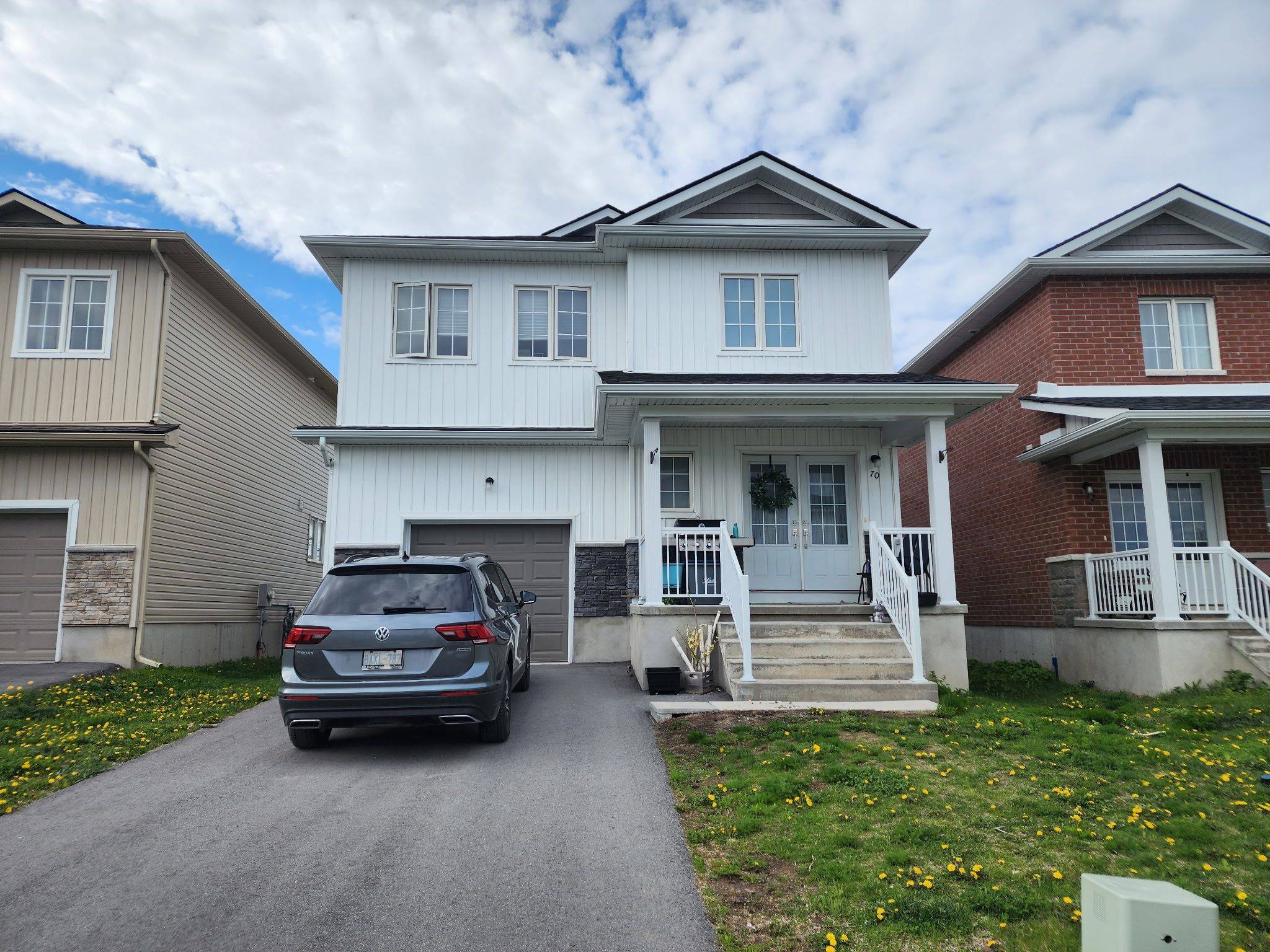70 Brennan CRES #Main & Upper, Loyalist, ON K0H 2H0