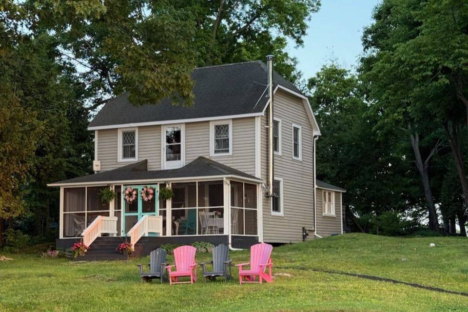 70 Tremont Park IS, Frontenac Islands, ON K7G 2V5