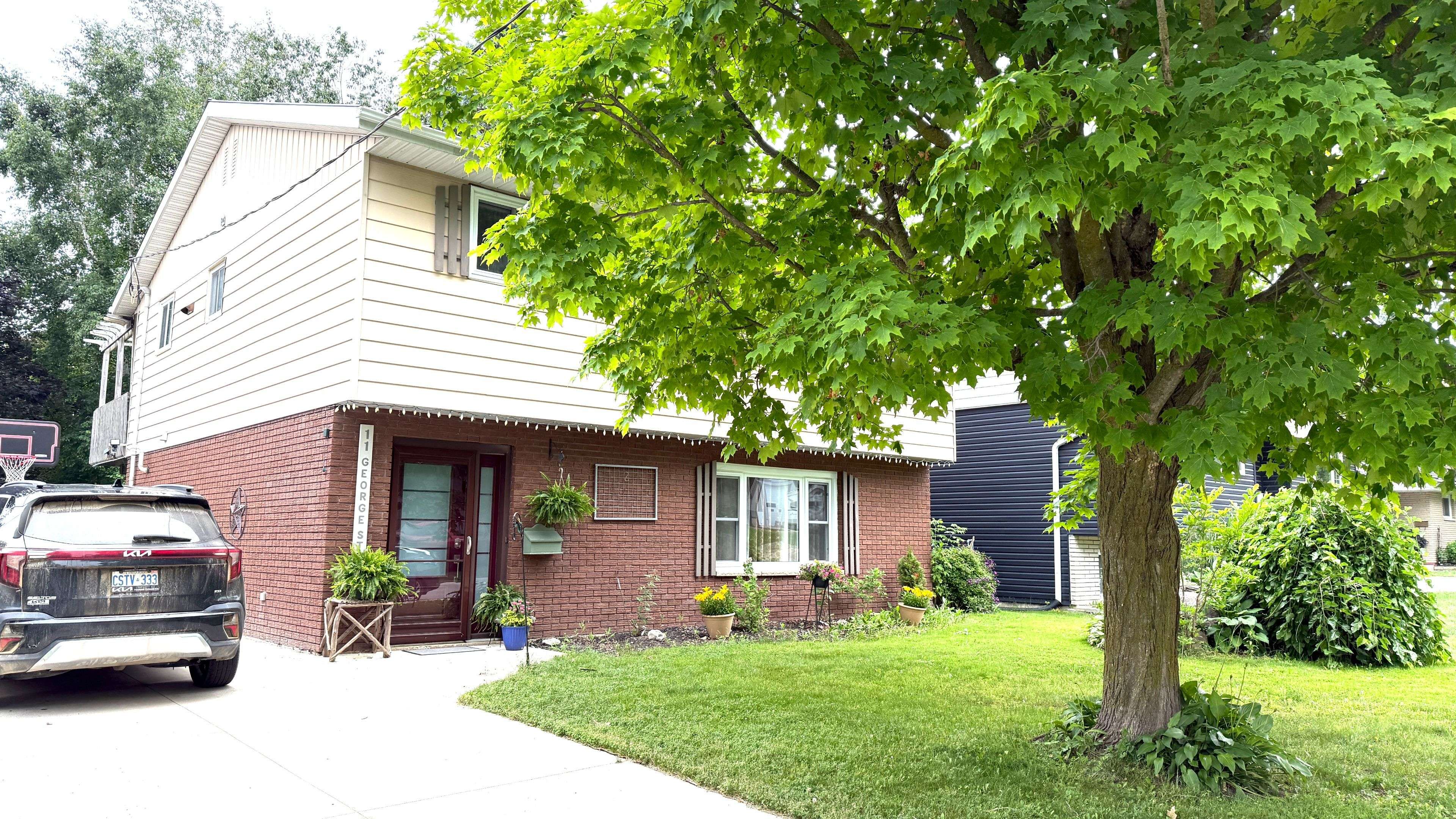 11 George ST, Brockton, ON N0G 2V0