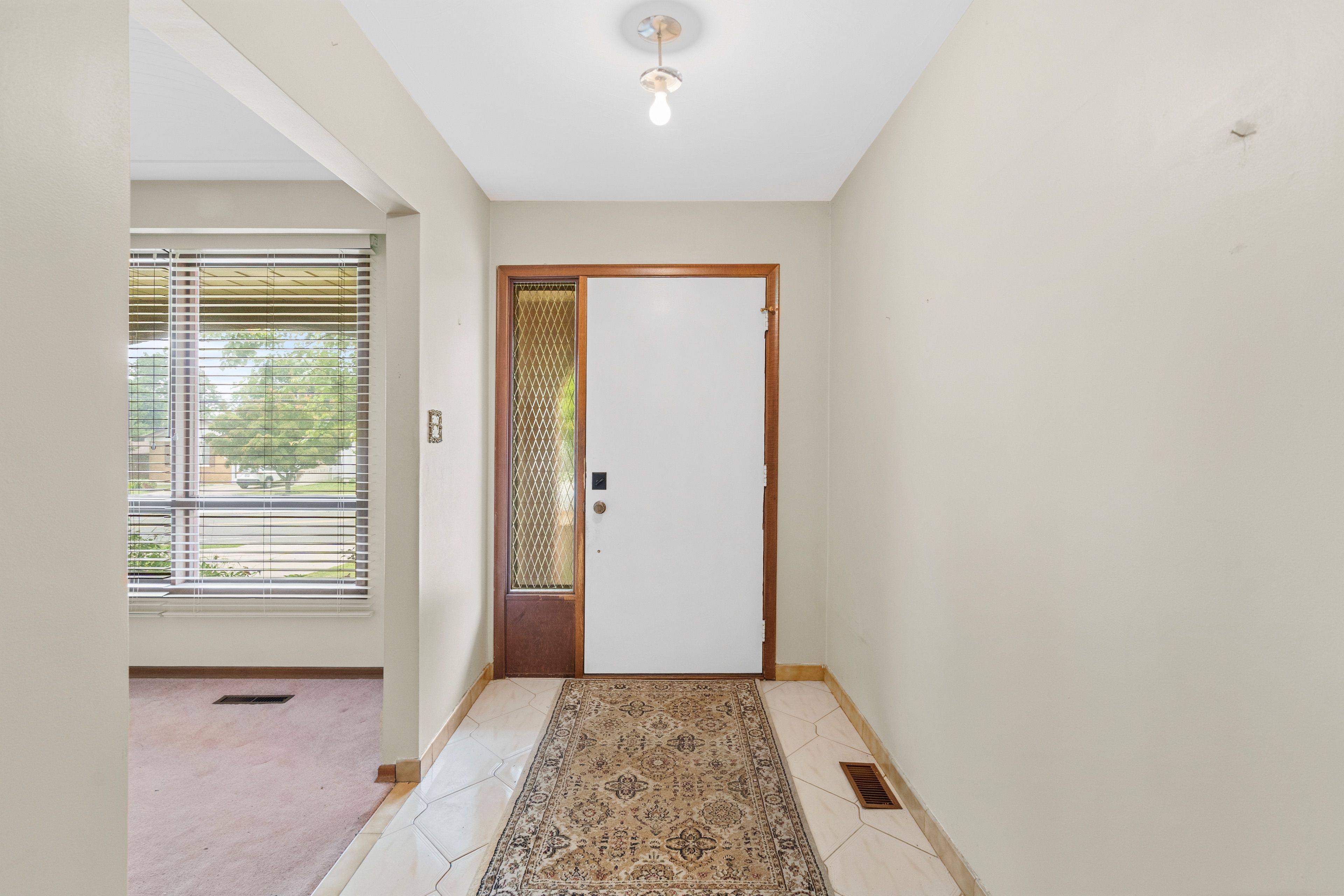 Hamilton, ON L9C 3R2,662 West 5th ST