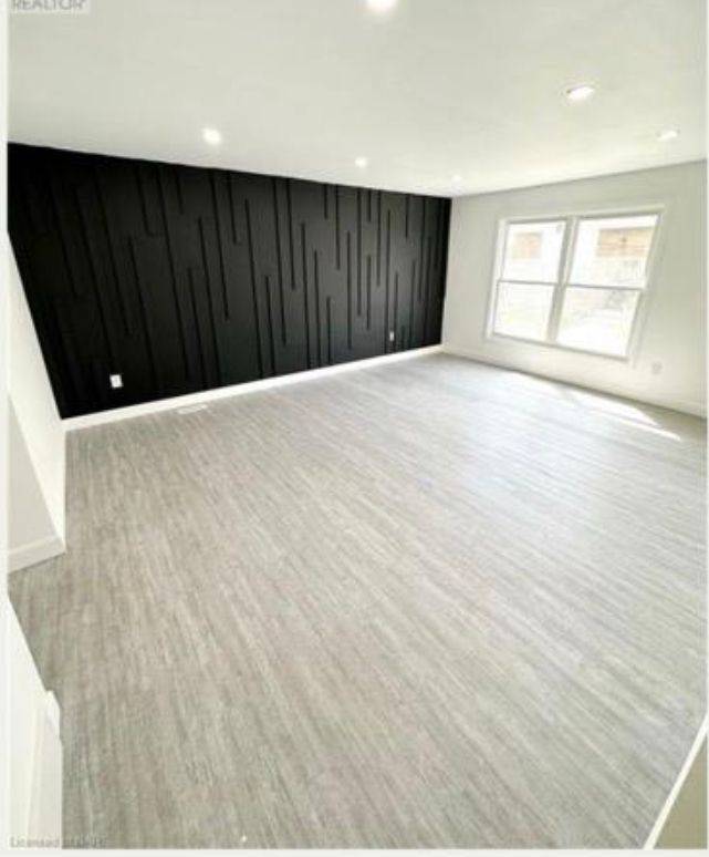 Fort Erie, ON L2A 1W5,71 Hagey AVE #1