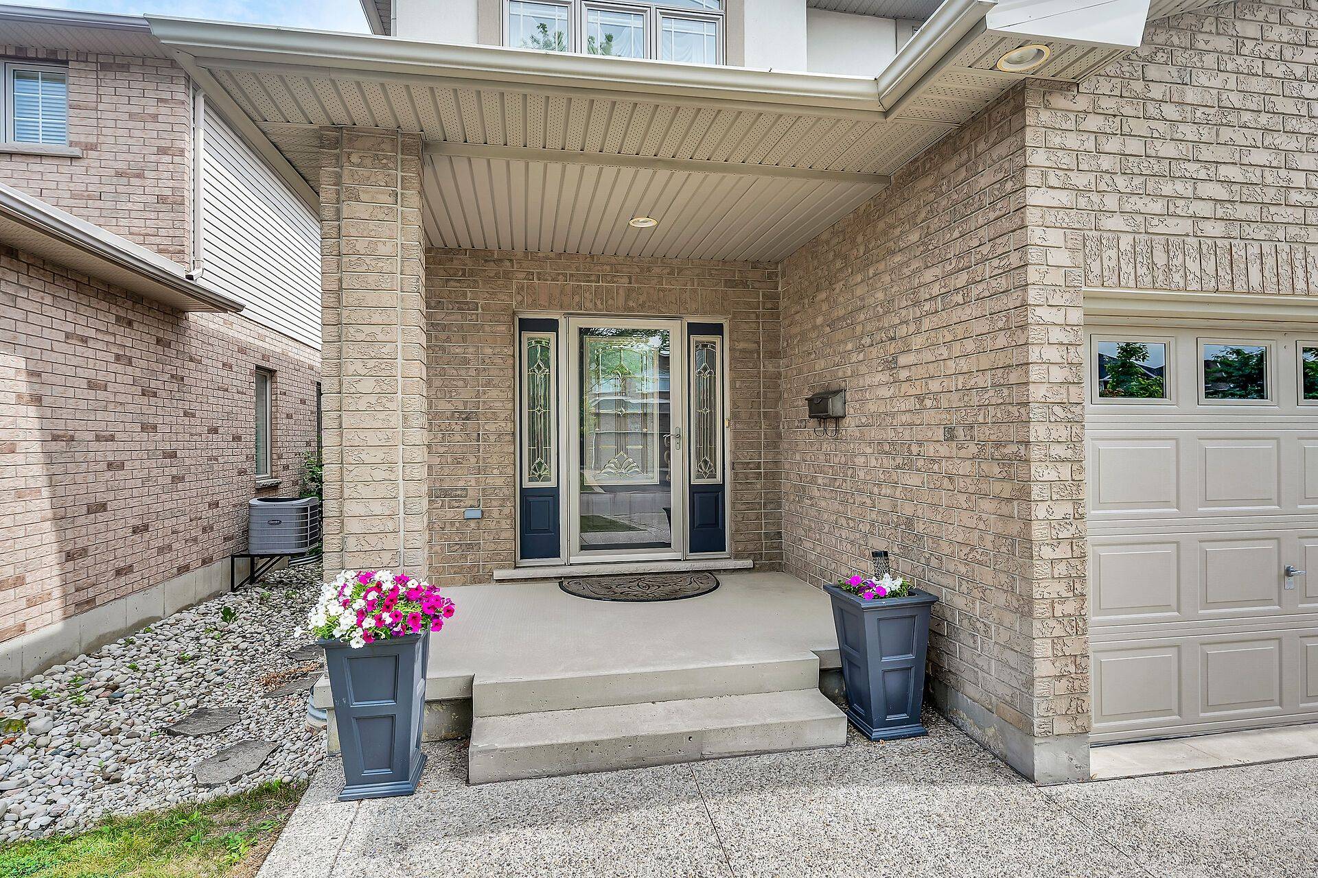 Hamilton, ON L8T 5B1,7 Kathleen CT