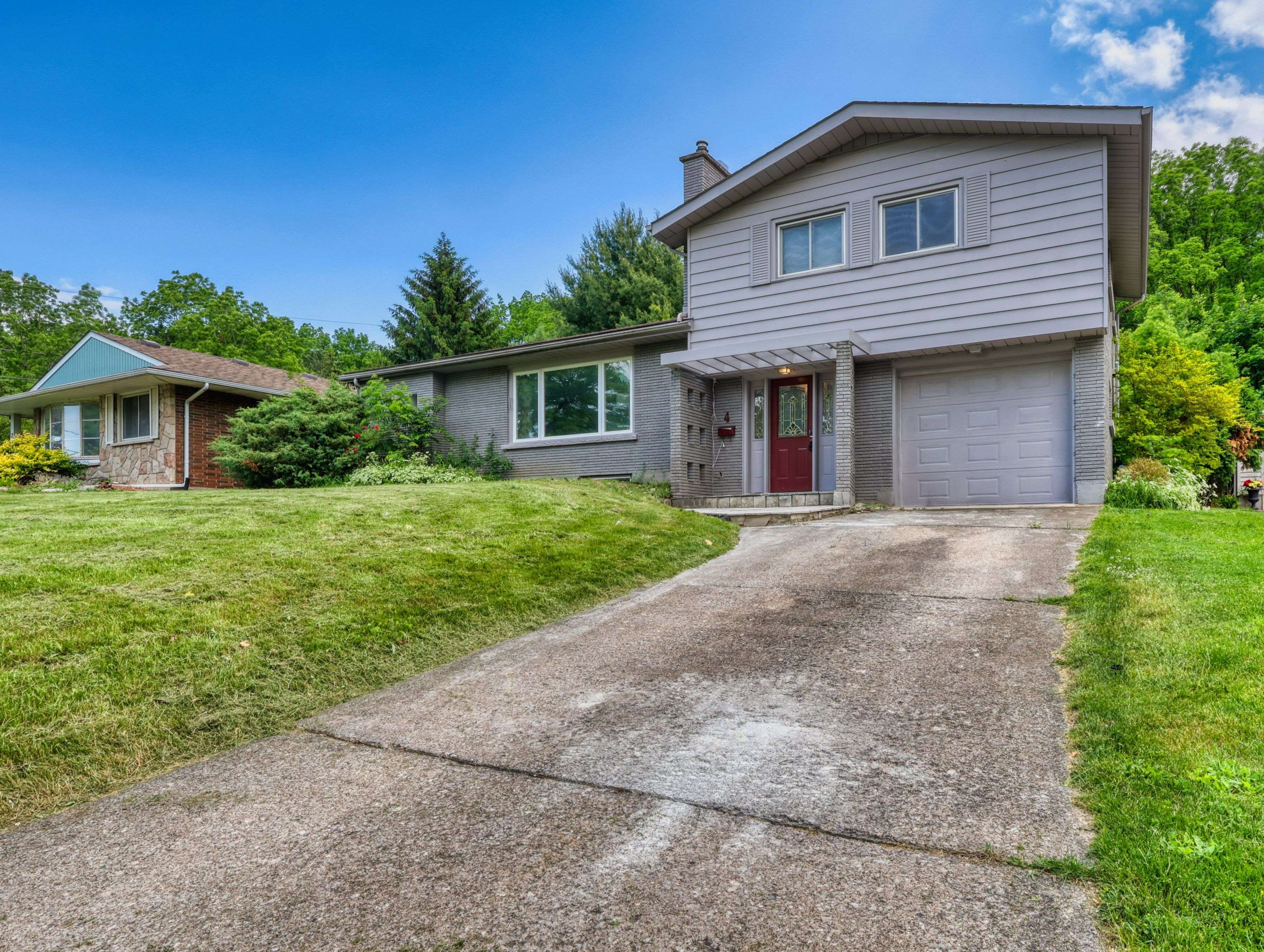 4 Rockdale AVE, St. Catharines, ON L2T 1V4