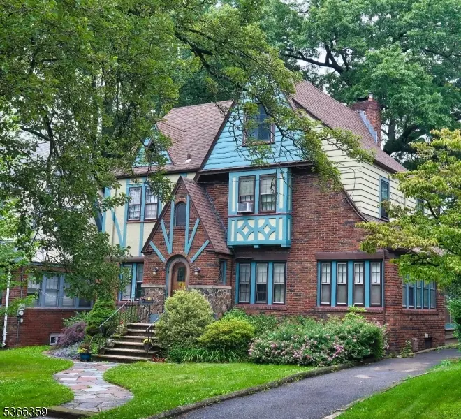 Maplewood Twp., NJ 07040,18 Burroughs Way