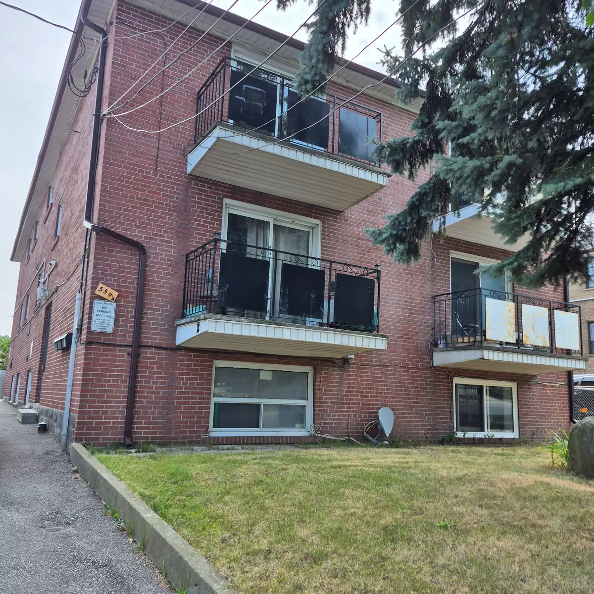 Toronto E04, ON M1K 1P8,559A Birchmount RD