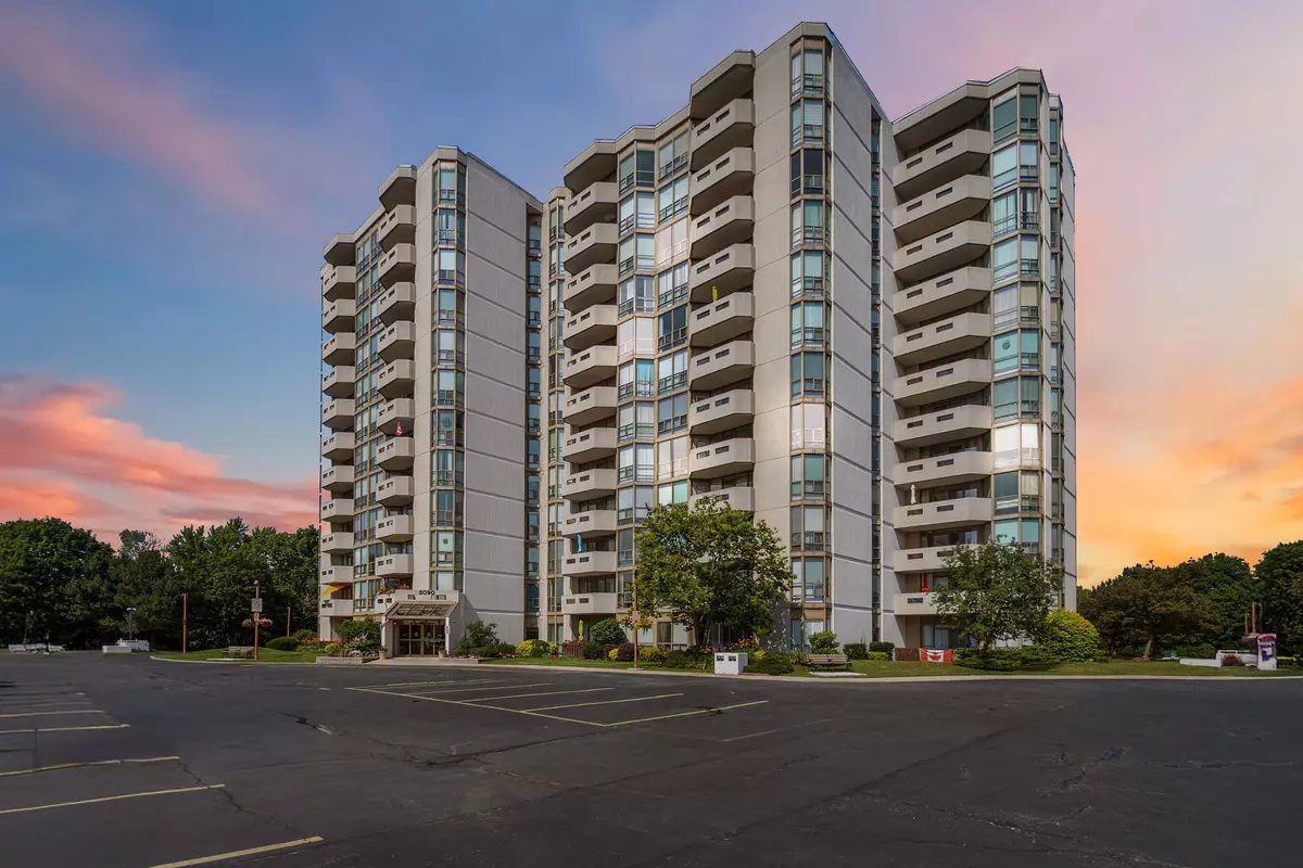 Burlington, ON L7L 5V8,5090 Pinedale AVE #504