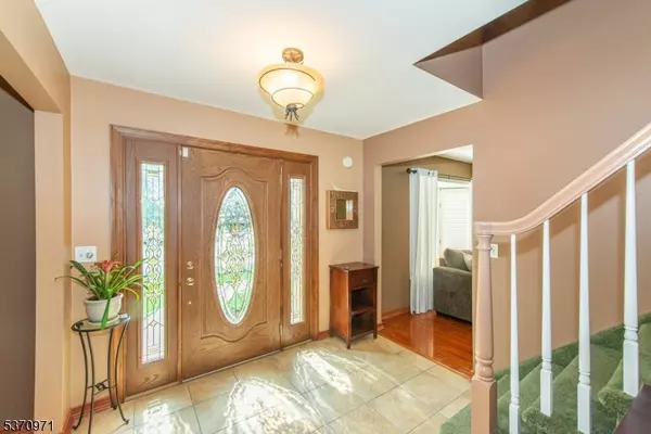 Fairfield Twp., NJ 07004,14 Winfield Ct