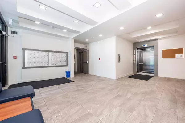 Calgary, AB T3R 1T6,214 Sherwood SQ NW #211