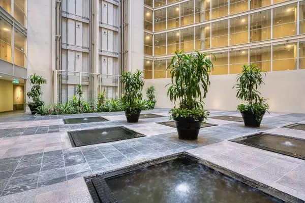 Toronto C01, ON M5V 3N2,650 Queens Quay W #1709