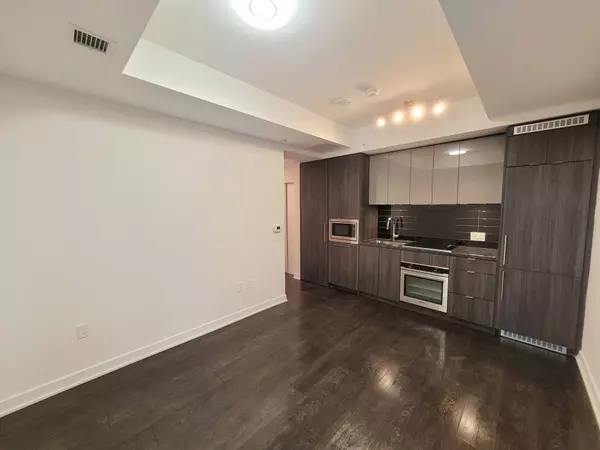 Toronto C01, ON M5V 0N4,115 Blue Jays WAY #3612