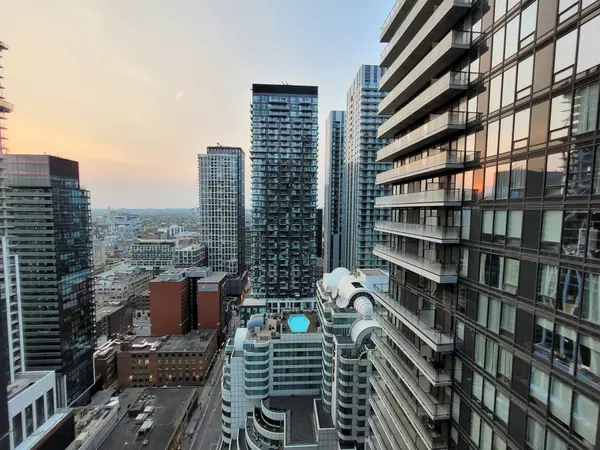 Toronto C01, ON M5V 0N4,115 Blue Jays WAY #3612