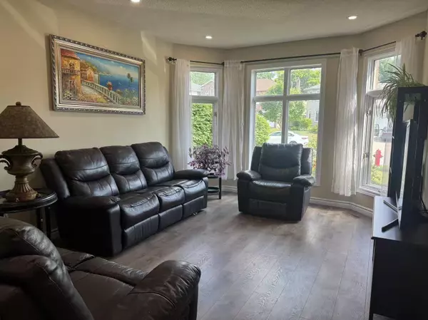 Newmarket, ON L3Y 7K5,492 Traviss DR