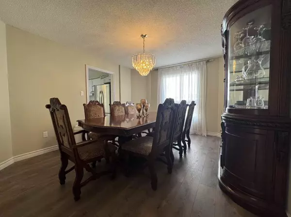 Newmarket, ON L3Y 7K5,492 Traviss DR