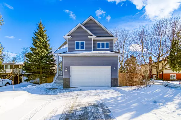 15 James AVE, Wasaga Beach, ON L9Z 2X3