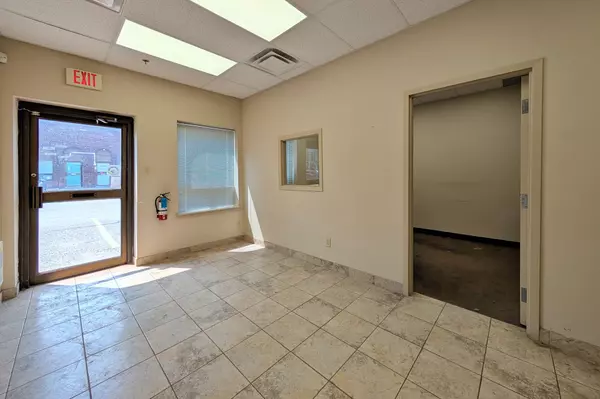 Toronto W05, ON M3J 2B9,4480 Chesswood DR #3-4