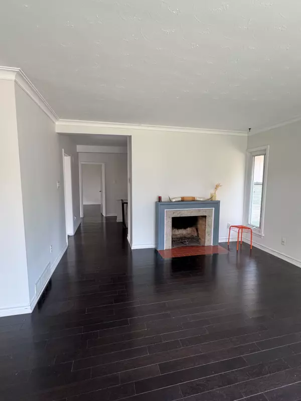 Mississauga, ON L5E 2X6,1590 Liveoak DR