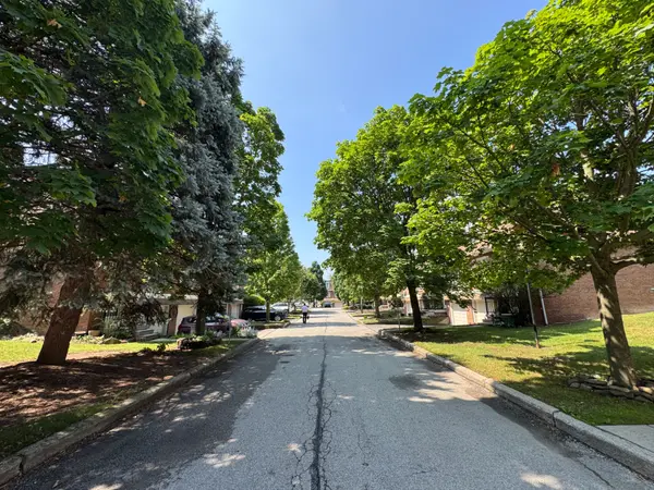 Burlington, ON L7P 2B4,1527 Westminster PL