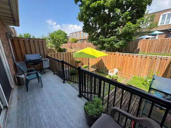 Burlington, ON L7P 2B4,1527 Westminster PL