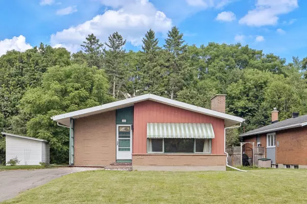 1115 Parkway DR, Parkway Park - Queensway Terrace S And Area, ON K2C 2W1