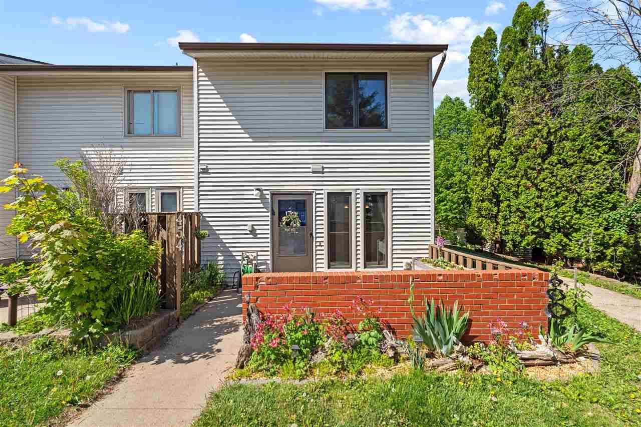 454 Hawaii Ct, Iowa City, IA 52246