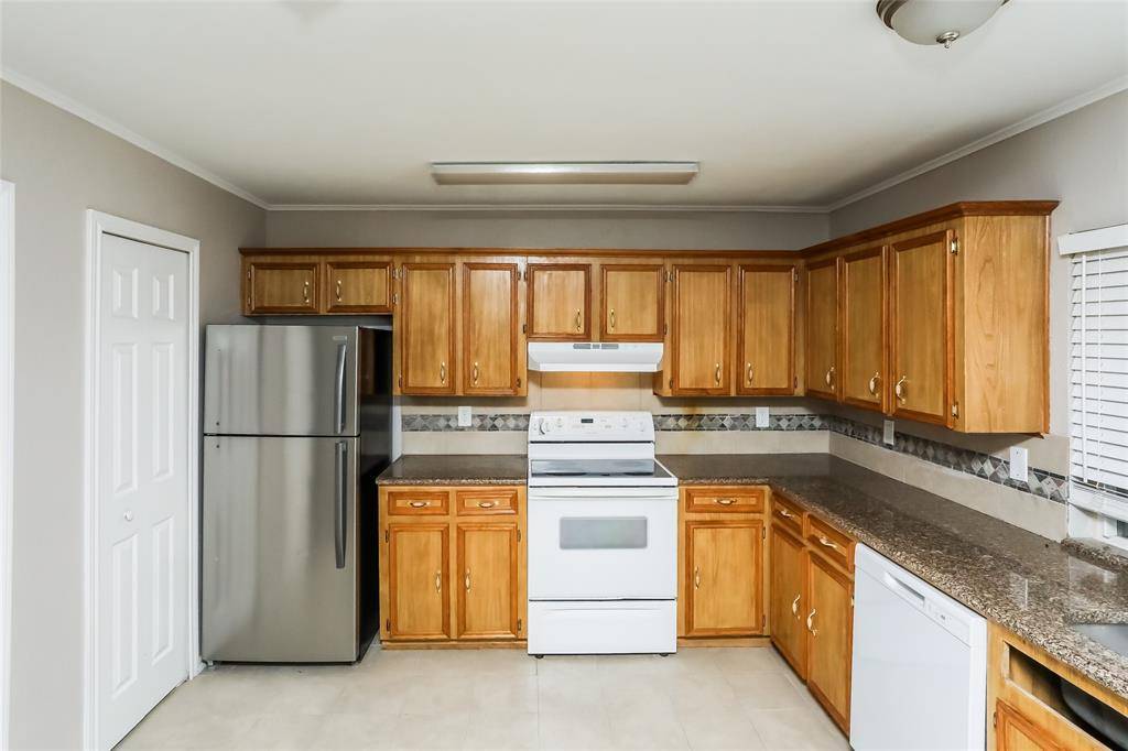 Garland, TX 75043,6321 briar knoll Drive