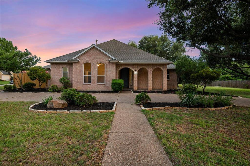 2800 Broadacres Lane, Dalworthington Gardens, TX 76016