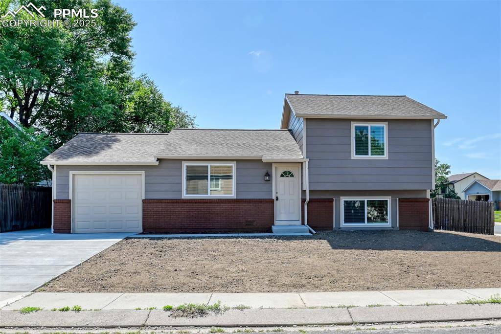 2075 Farrington ST, Colorado Springs, CO 80916