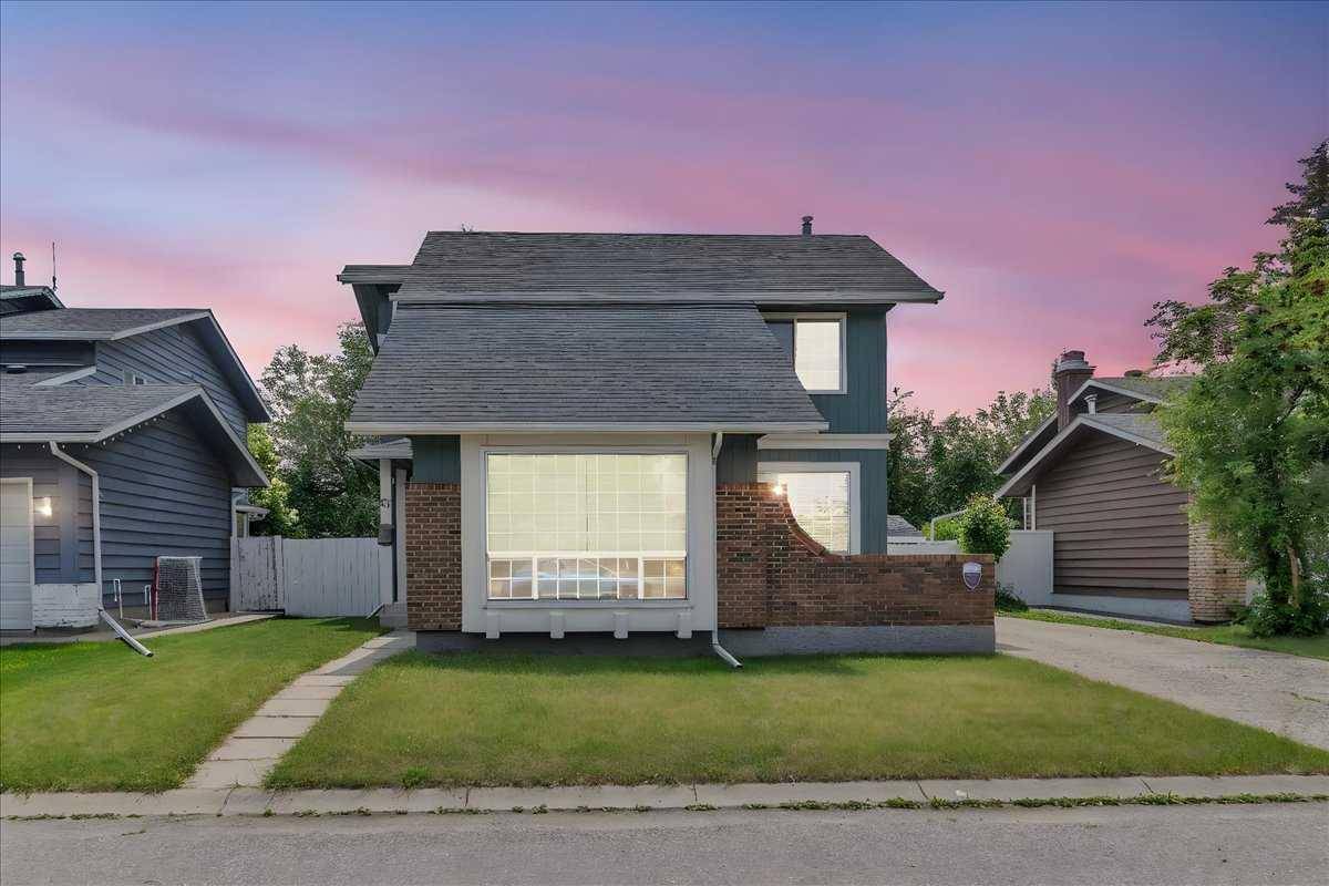 67 Woodfield Close SW, Calgary, AB T2W3V3