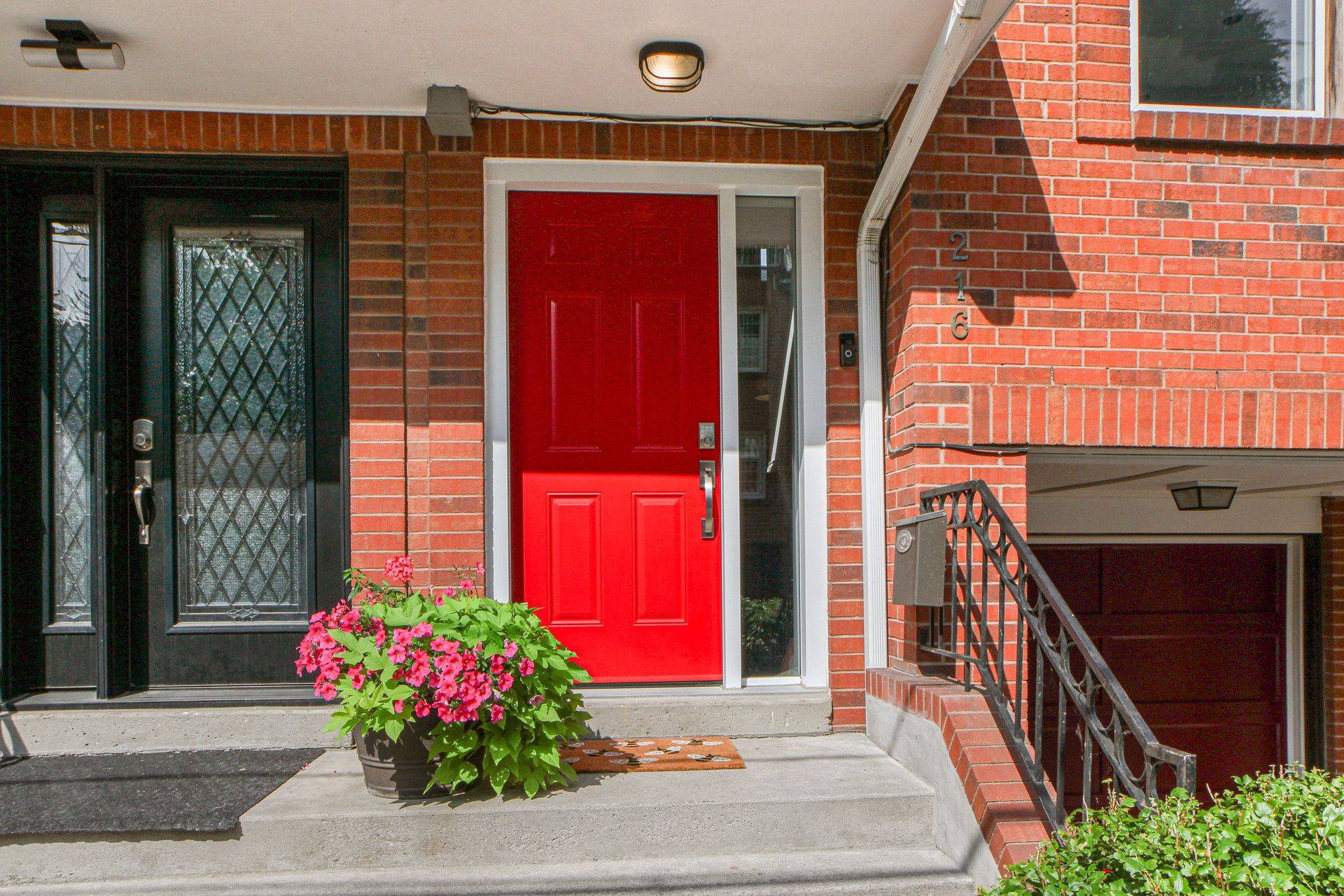 Toronto C08, ON M5A 3Z6,216 Milan ST