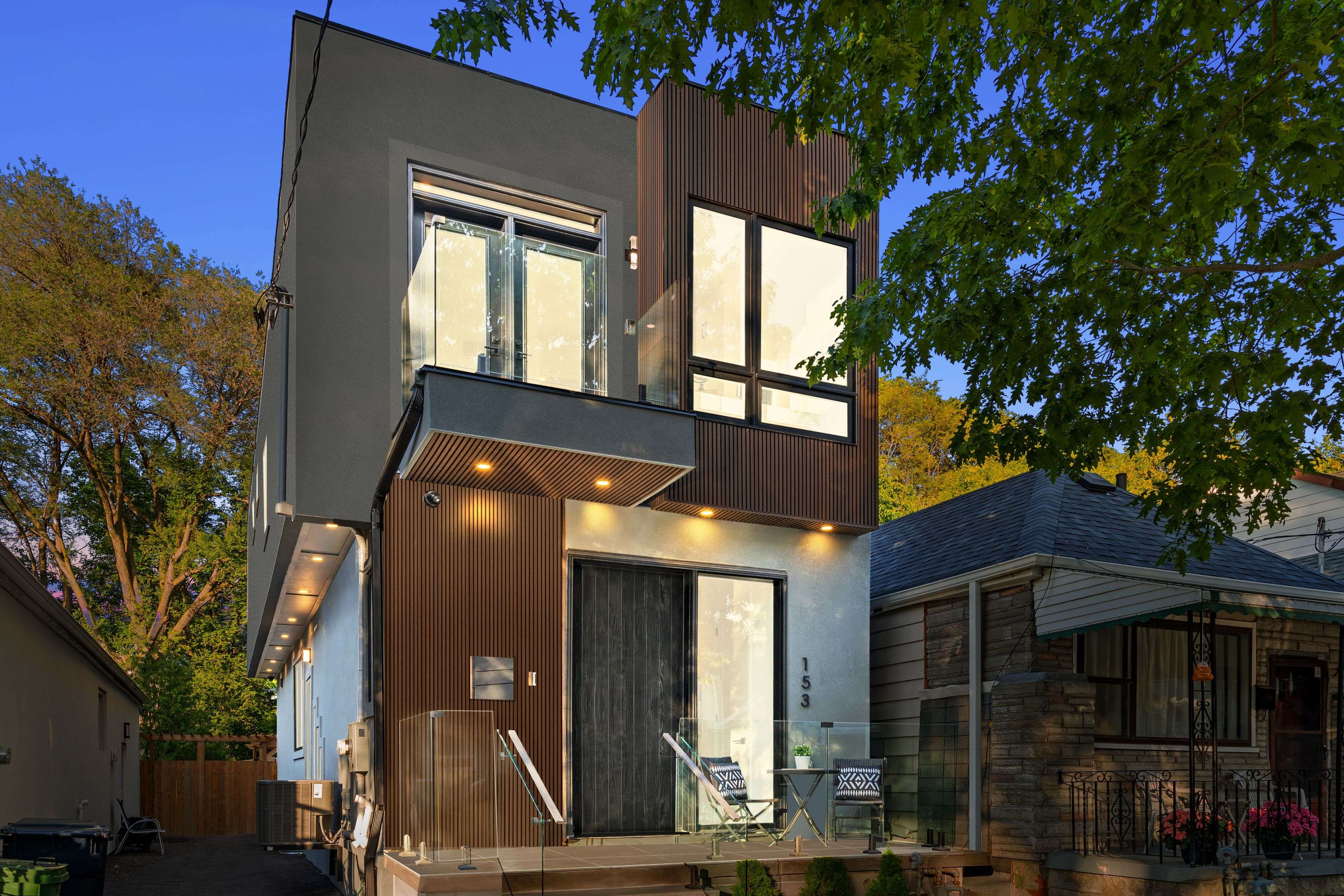 153 King Edward AVE, Toronto E03, ON M4C 5J7