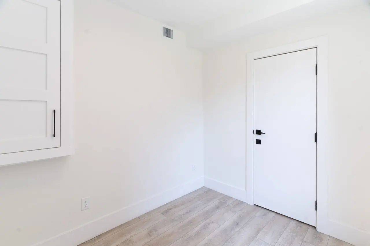 Toronto E02, ON M4L 3S7,129 Kenilworth AVE #Main