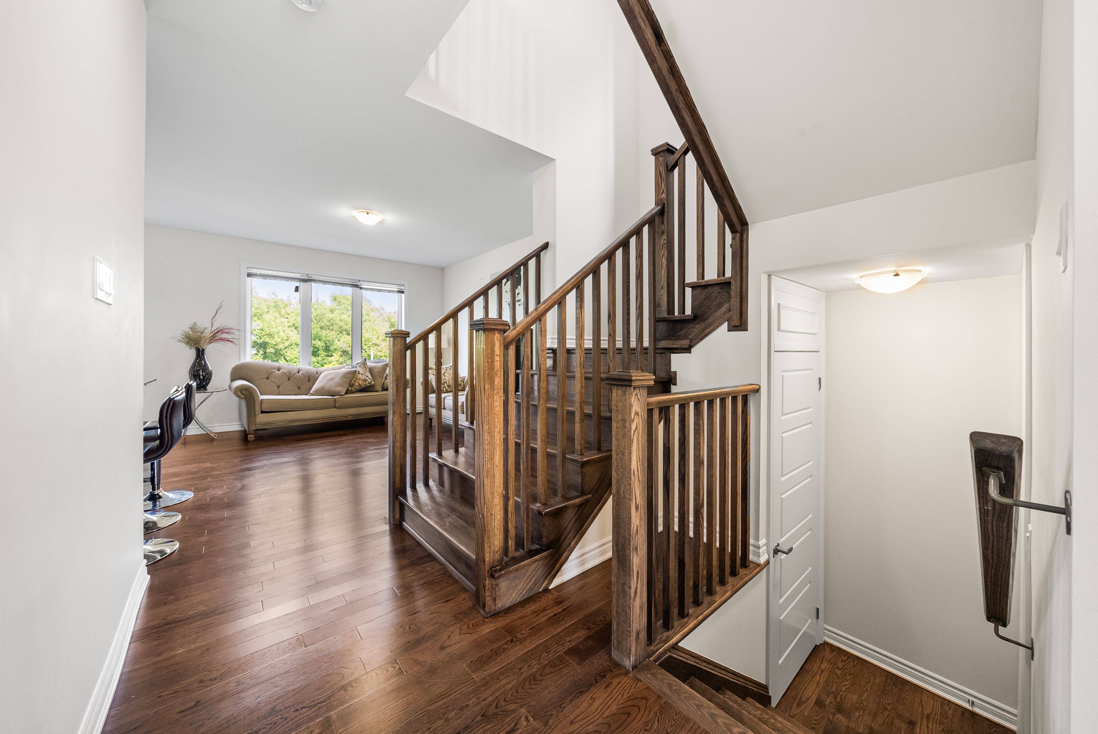 Whitby, ON L1P 0L8,100 BARKERVILLE DR