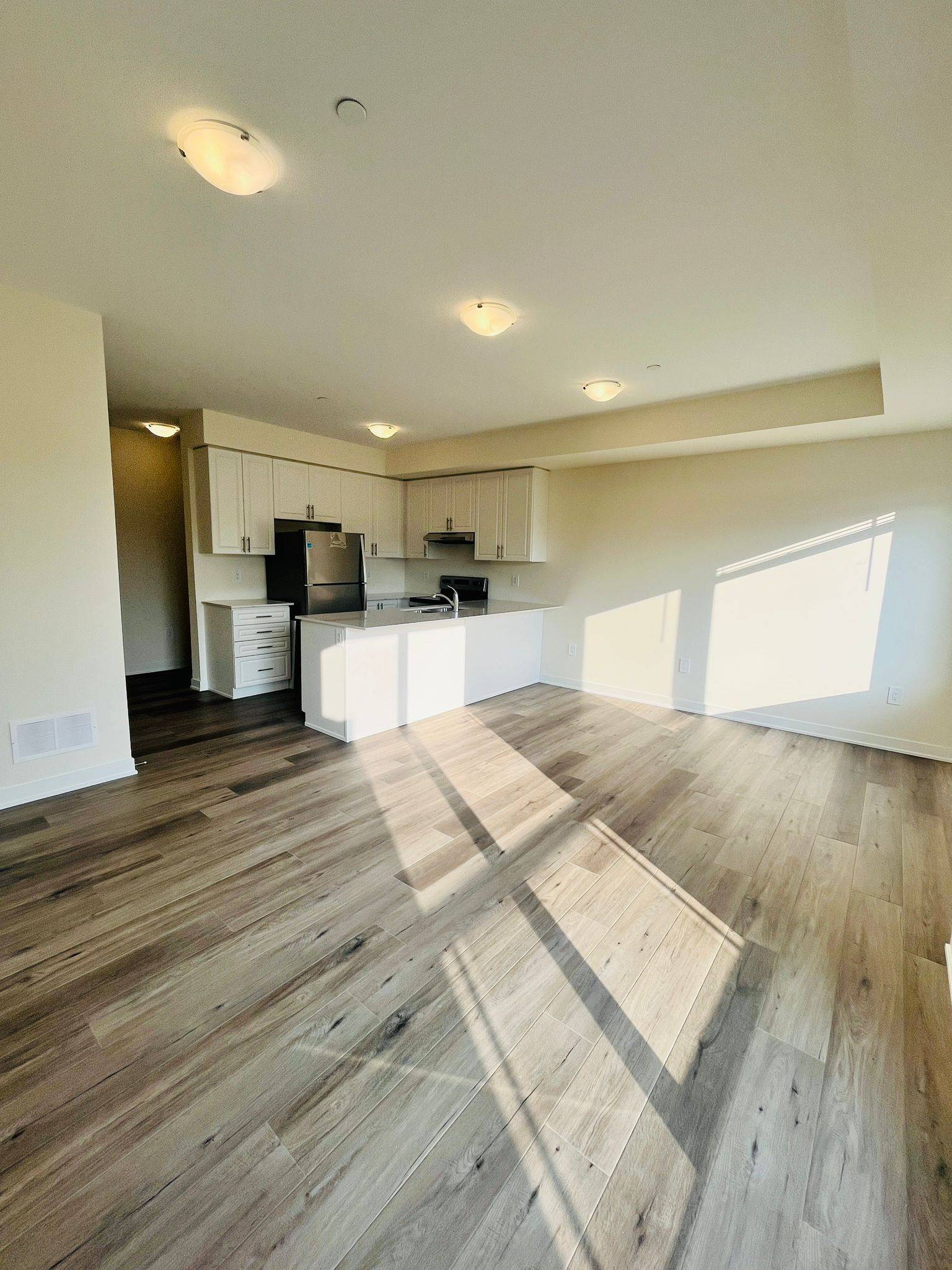 Pickering, ON L1X 0S9,1695 Dersan ST #225