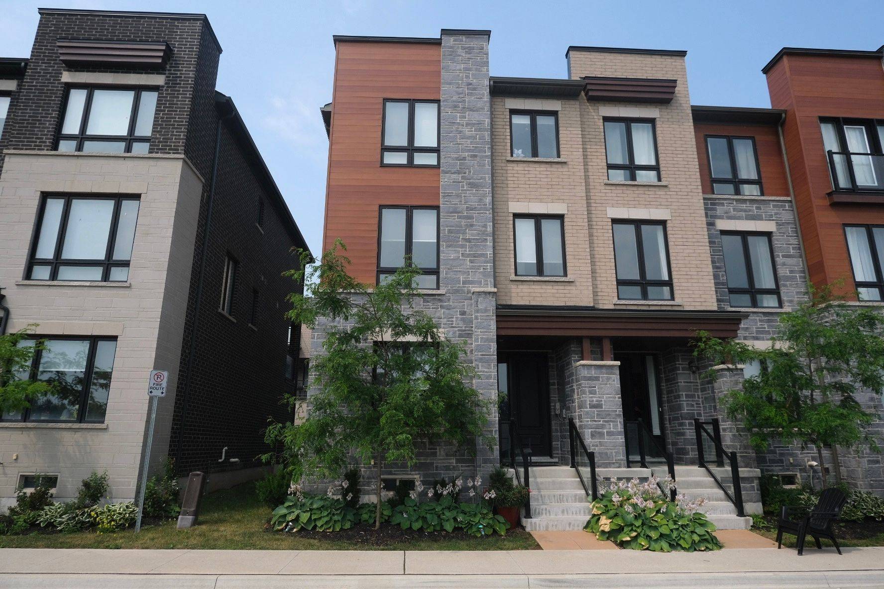 Whitby, ON L1N 0M6,34 Dockside WAY