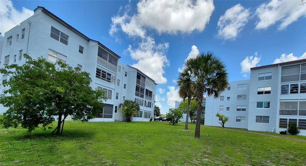Lauderdale Lakes, FL 33311,2840 Somerset Dr #208M