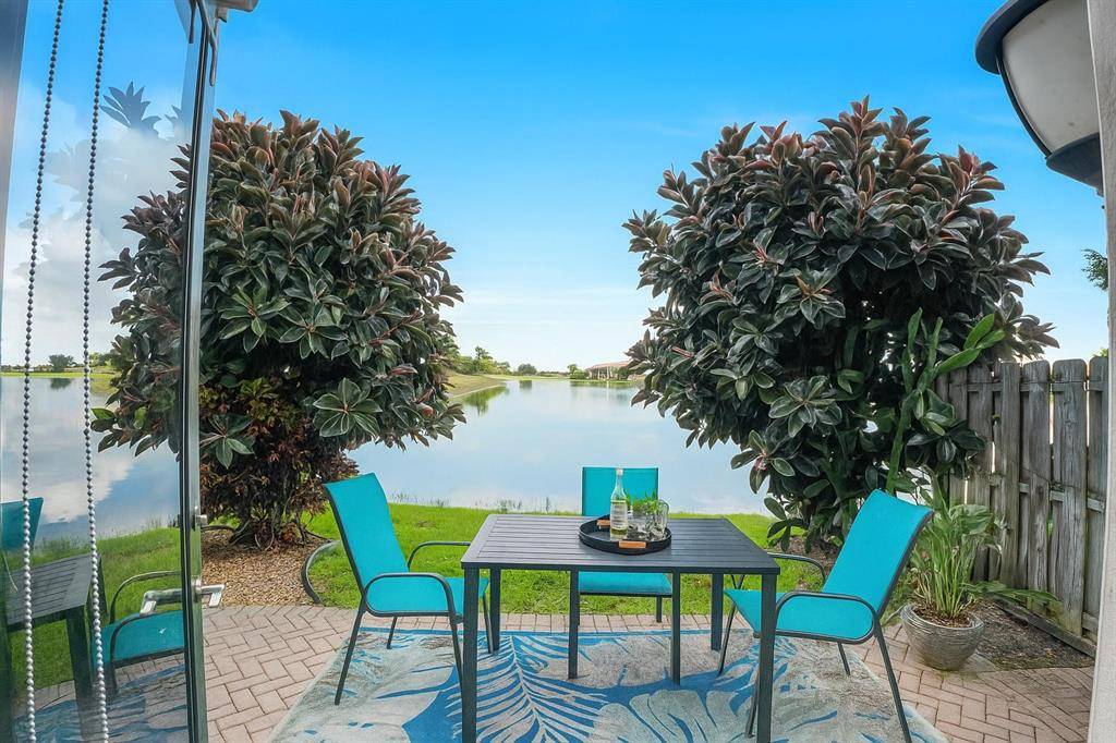 8405 Lakeview Trl, Parkland, FL 33076